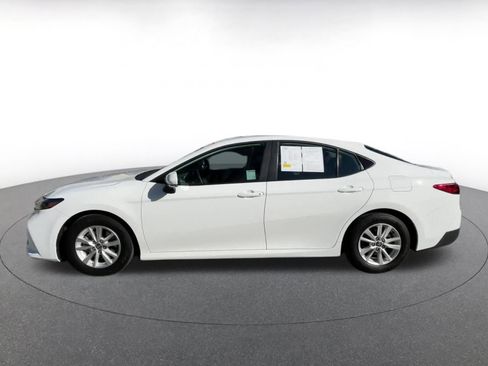 Used 2025 Toyota Camry LE image 9