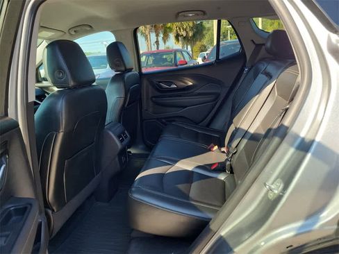 Used 2023 GMC Terrain SLT image 9