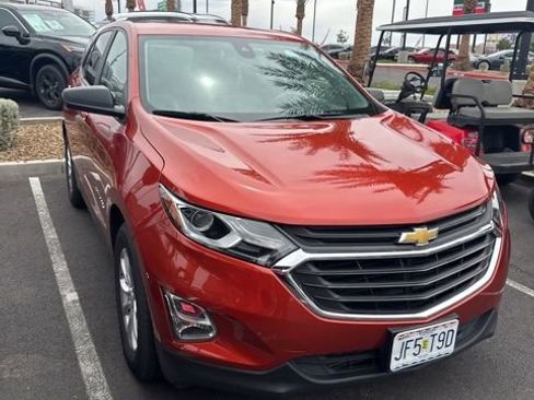 Used 2020 Chevrolet Equinox LS w/ LS Convenience Package FWD image 2