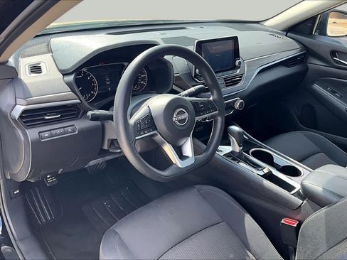 Used 2024 Nissan Altima 2.5 SV FWD image 16