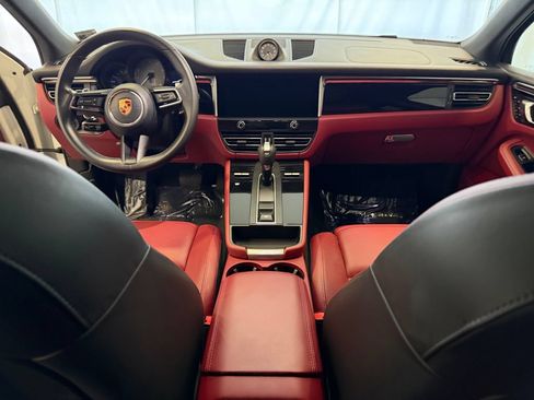 Certified 2023 Porsche Macan S AWD/4WD image 17