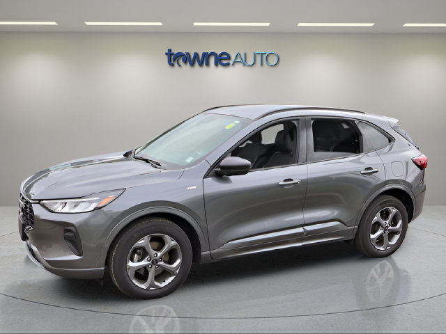 Used 2023 Ford Escape ST-Line w/ Tech Pack #1 AWD/4WD image 2