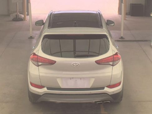 Used 2016 Hyundai Tucson Limited w/ Option Group 03 AWD/4WD image 4