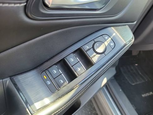 Used 2022 Nissan Rogue SV w/ SV Premium Package FWD image 18