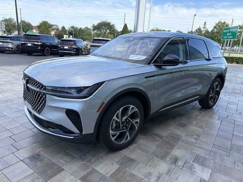 Certified 2025 Lincoln Nautilus Premier AWD/4WD image 6