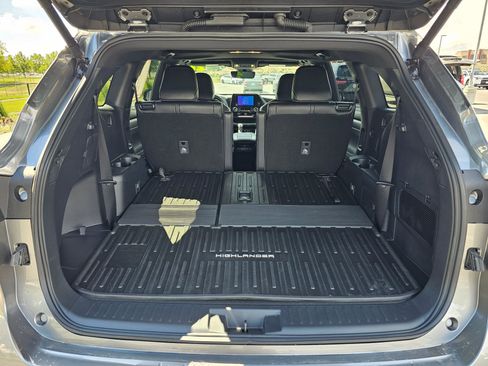 Used 2026 Toyota Highlander XSE AWD/4WD image 14