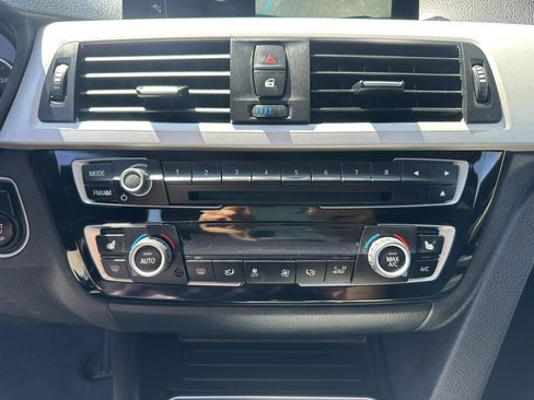 Used 2017 BMW 320i Sedan RWD image 25