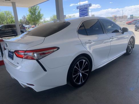 Used 2020 Toyota Camry SE w/ Carpet Mat Package image 5