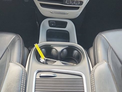 Used 2023 Chrysler Pacifica Touring-L FWD image 18
