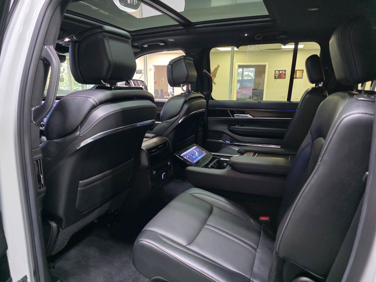 Used 2022 Jeep Grand Wagoneer Series I AWD/4WD image 20