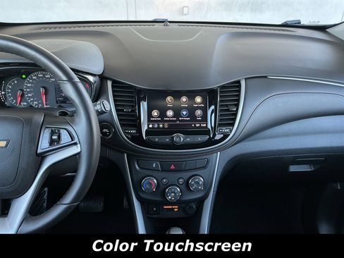 Used 2018 Chevrolet Trax LT w/ LT Convenience Package image 9