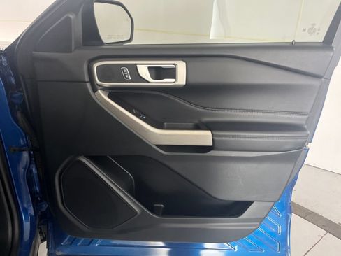 Used 2023 Ford Explorer XLT w/ Equipment Group 202A AWD/4WD image 28