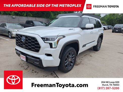 Used 2023 Toyota Sequoia Platinum AWD/4WD image 1