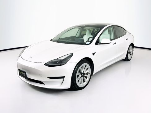 Used 2021 Tesla Model 3 Standard Range Plus image 3