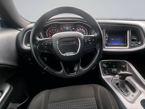 Used 2016 Dodge Challenger SXT RWD image 5