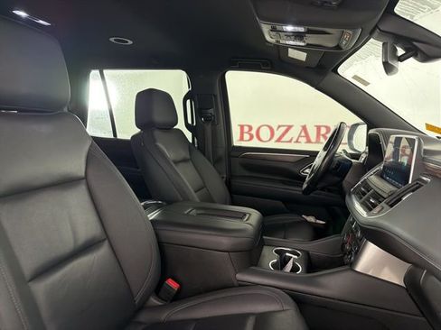Used 2022 Chevrolet Tahoe Z71 w/ Luxury Package AWD/4WD image 16