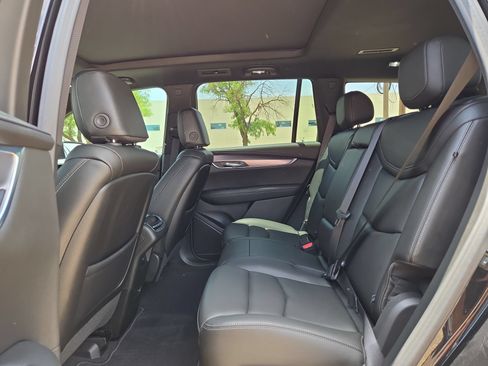 Used 2025 Cadillac XT6 Luxury FWD image 13
