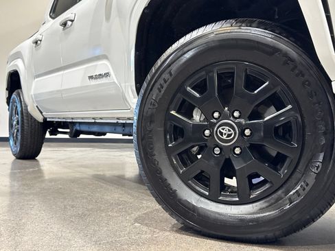 Used 2025 Toyota Tacoma SR5 AWD/4WD image 3