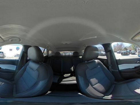 Used 2025 Chevrolet Trax LT w/ LT Convenience Package image 41