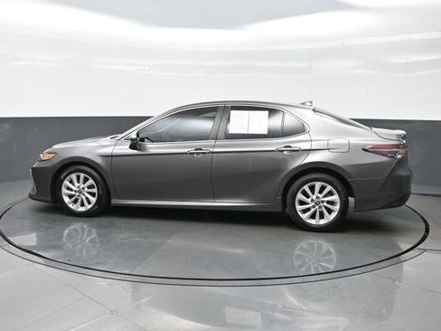 Used 2022 Toyota Camry LE FWD image 3