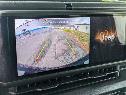 Certified 2025 Jeep Wrangler Unlimited Rubicon 4xe w/ Convenience Group AWD/4WD image 26
