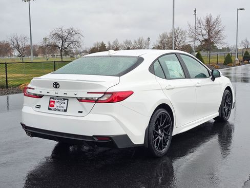 Used 2026 Toyota Camry Hybrid AWD/4WD image 5