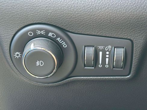 Used 2025 Jeep Compass Limited AWD/4WD image 18