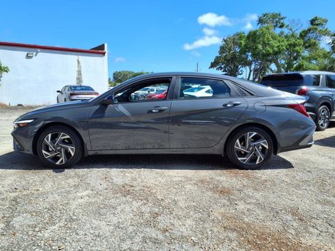 New 2025 Hyundai Elantra SEL image 4