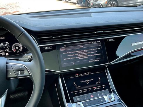 Used 2025 Audi Q7 2.0T Premium w/ Convenience Plus Package image 6