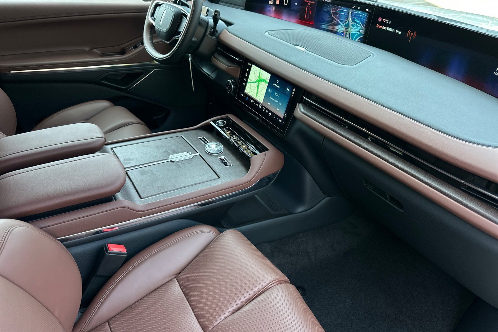New 2026 Lincoln Navigator L Reserve AWD/4WD image 16