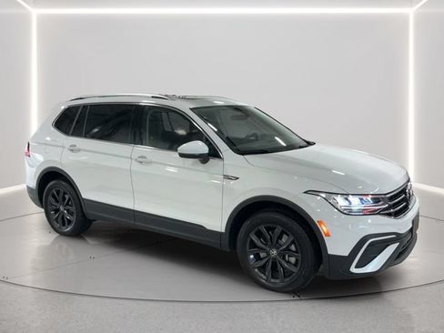 Used 2024 Volkswagen Tiguan SE AWD/4WD image 8