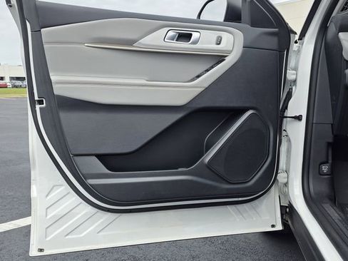 Certified 2025 Ford Explorer Active w/ Active Comfort Package RWD image 15