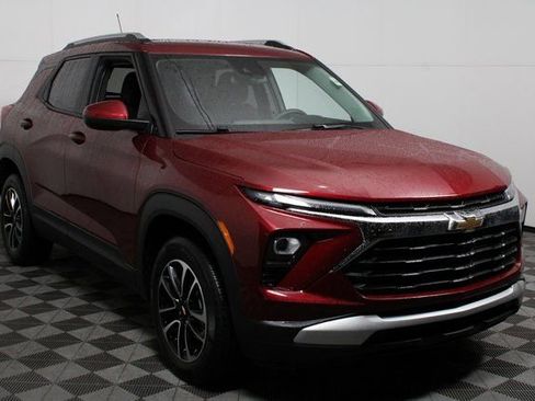 Used 2025 Chevrolet TrailBlazer LT image 1