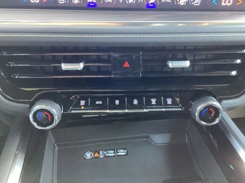 New 2025 Chevrolet Suburban Premier w/ Sun And Tow Package image 31