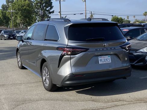 Certified 2026 Toyota Sienna XLE FWD image 4
