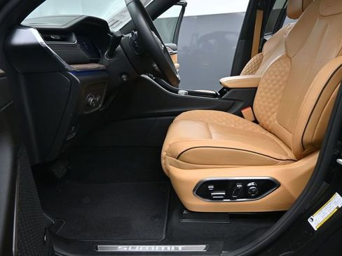 Used 2024 Jeep Grand Cherokee L Summit w/ Advanced Protech Group IV AWD/4WD image 10