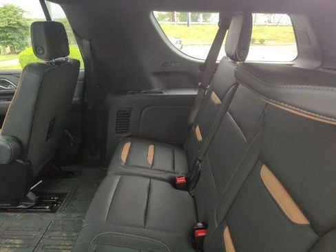 Used 2024 GMC Yukon XL AT4 w/ Technology Package AWD/4WD image 19