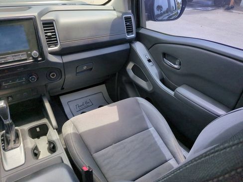 Used 2022 Nissan Frontier SV w/ Technology Package RWD image 18
