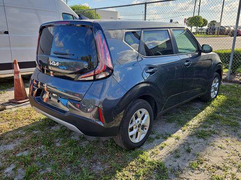 Used 2025 Kia Soul LX w/ LX Technology Package FWD image 4