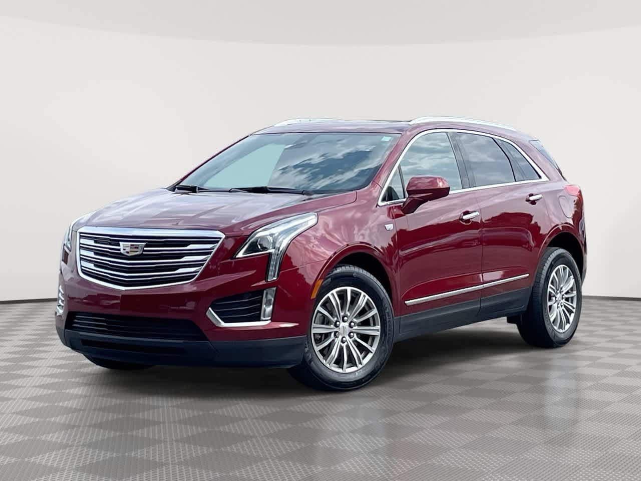Used 2017 Cadillac XT5 Luxury w/ Driver Awareness Package AWD/4WD image 1