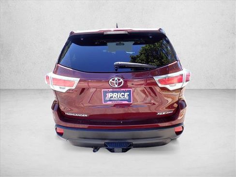 Used 2016 Toyota Highlander XLE w/ Four Season Floor Mat Package AWD/4WD image 3