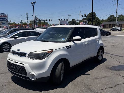 Used 2016 Kia Soul ! FWD image 2