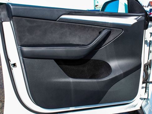 Used 2023 Tesla Model Y Performance image 8