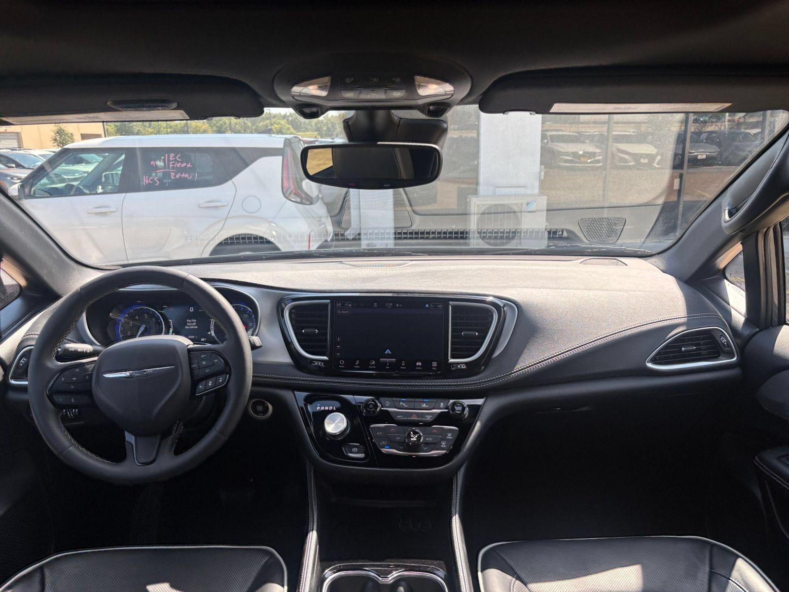 Used 2025 Chrysler Pacifica Limited FWD image 37