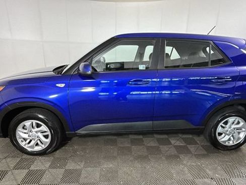 Certified 2025 Hyundai Venue SE FWD image 5