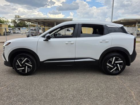 Used 2026 Nissan Kicks SV FWD image 4