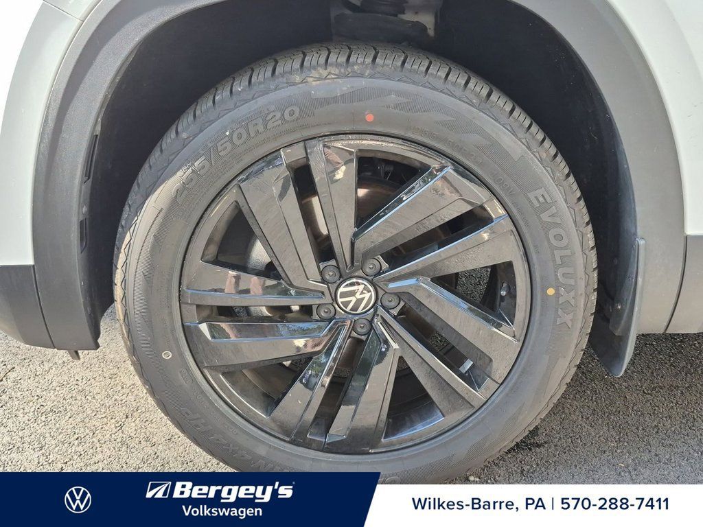 Used 2023 Volkswagen Atlas Cross Sport SE w/ Black Wheel Package AWD/4WD image 11