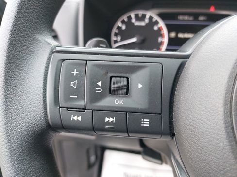 Used 2023 Nissan Rogue S image 17