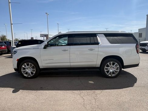 Used 2023 Chevrolet Suburban High Country image 2