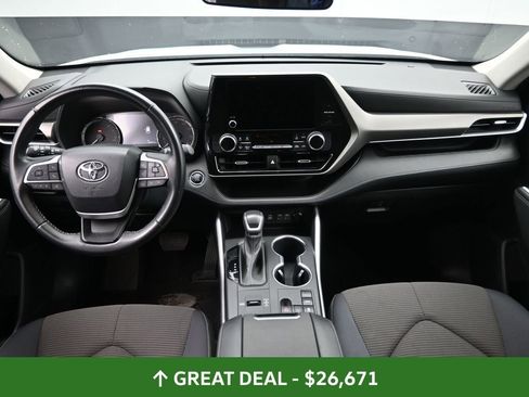Used 2023 Toyota Highlander LE image 26